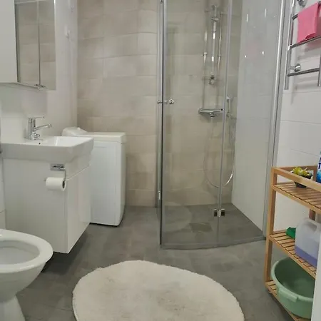 Tyylikkaeaesti Retroa Ja Modernia Hervanta Atomikatu 5 * Tampere