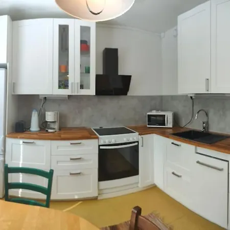 Apartment Tyylikkaeaesti Retroa Ja Modernia Hervanta Atomikatu 5